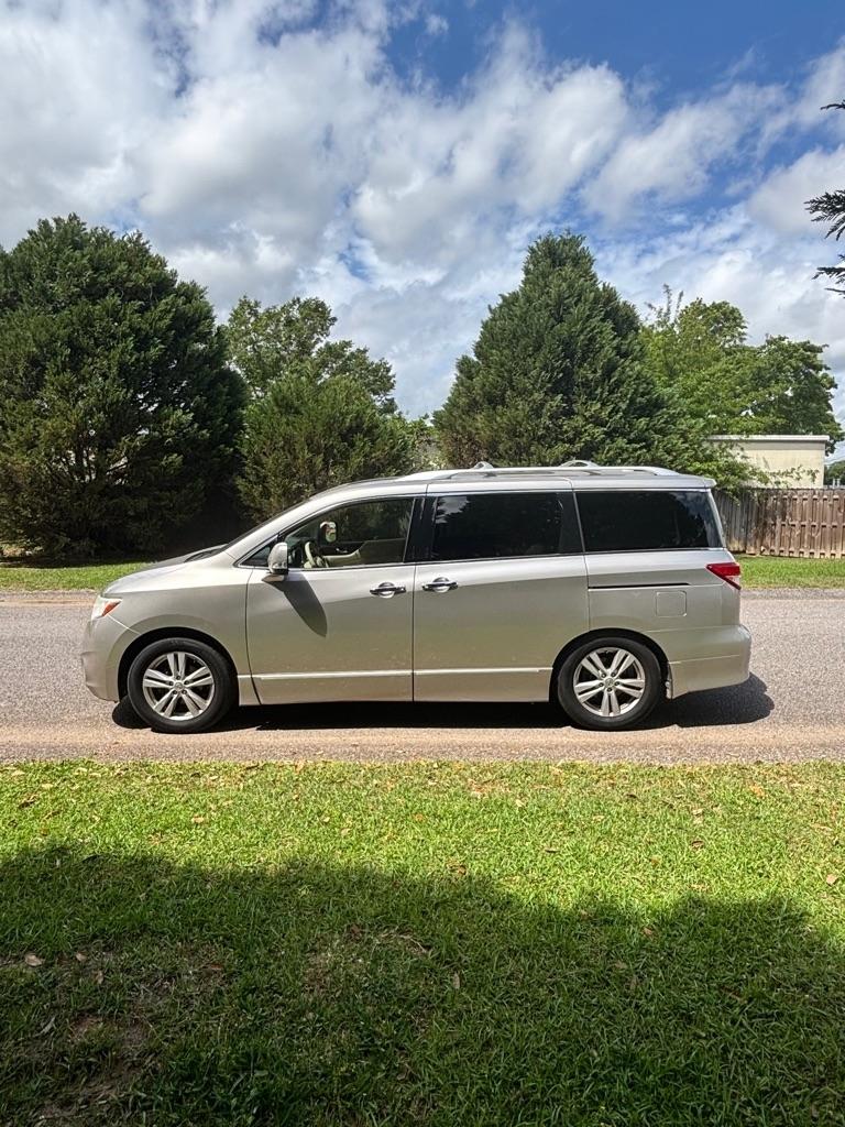 Nissan Quest 4dr LE 2012