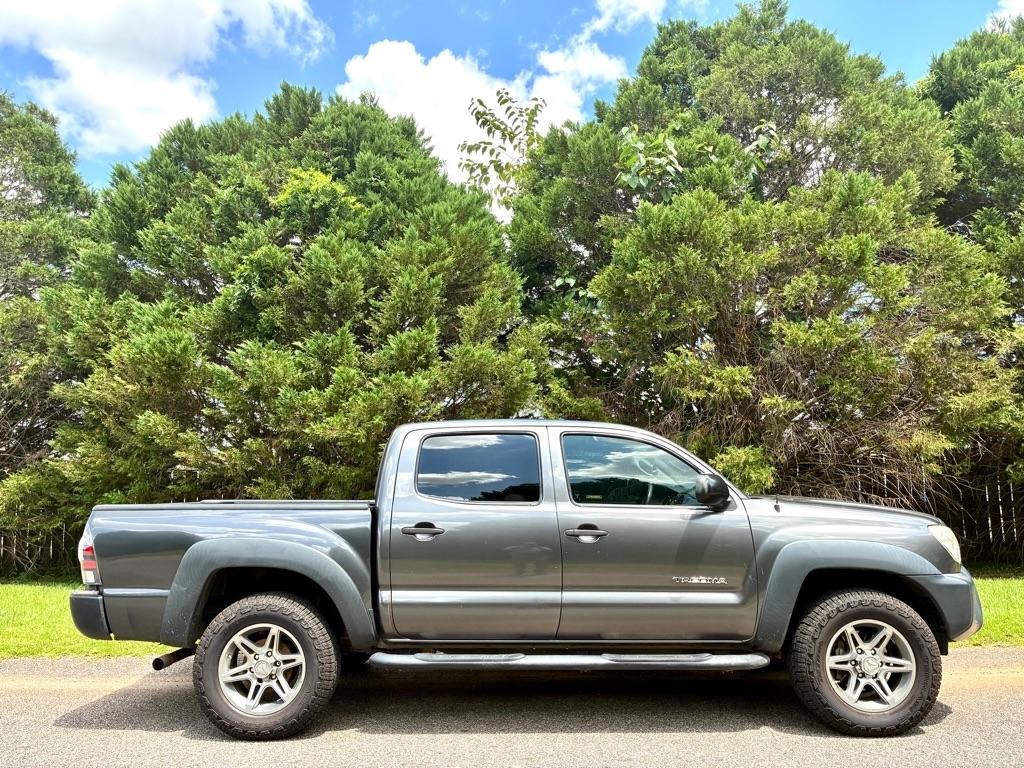 Toyota Tacoma 4WD Double Cab V6 MT (Natl) 2013
