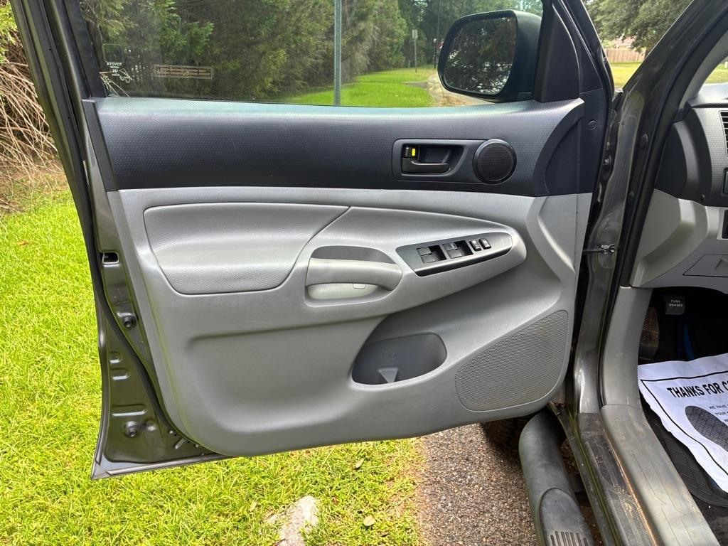 Toyota Tacoma 4WD Double Cab V6 MT (Natl) 2013