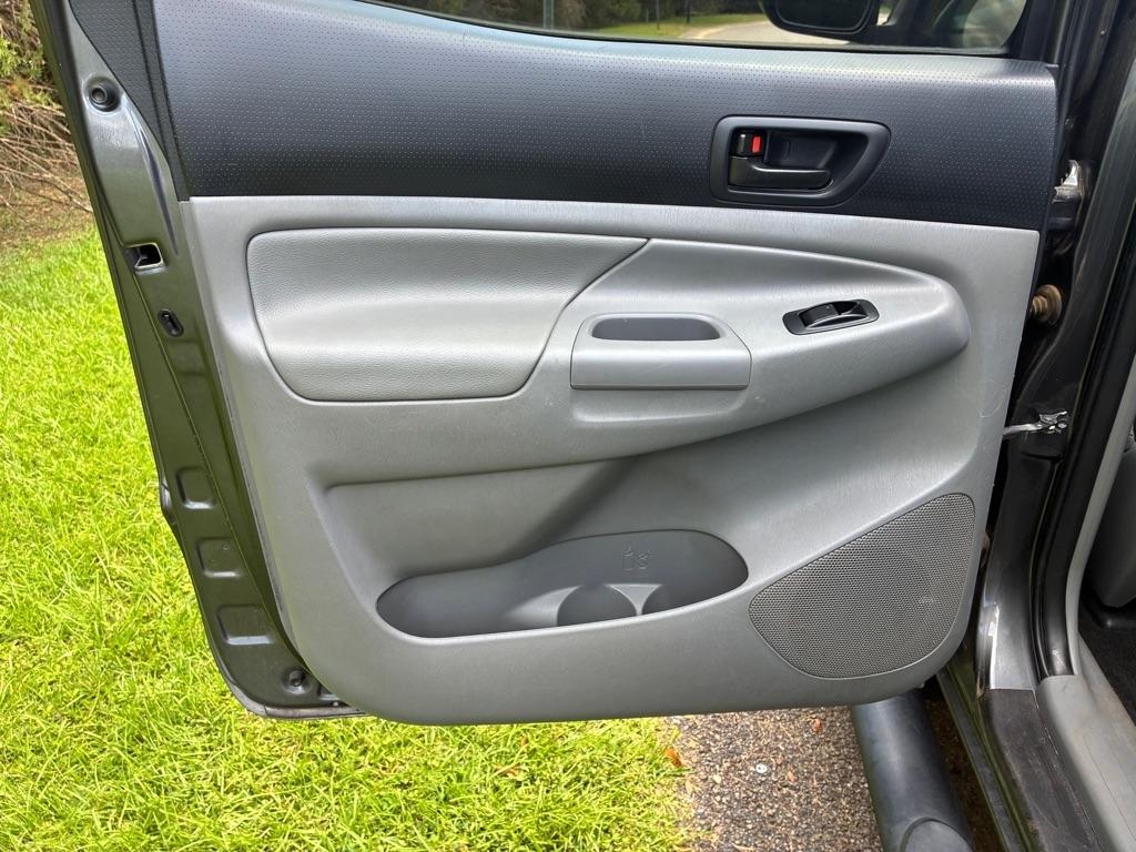 Toyota Tacoma 4WD Double Cab V6 MT (Natl) 2013