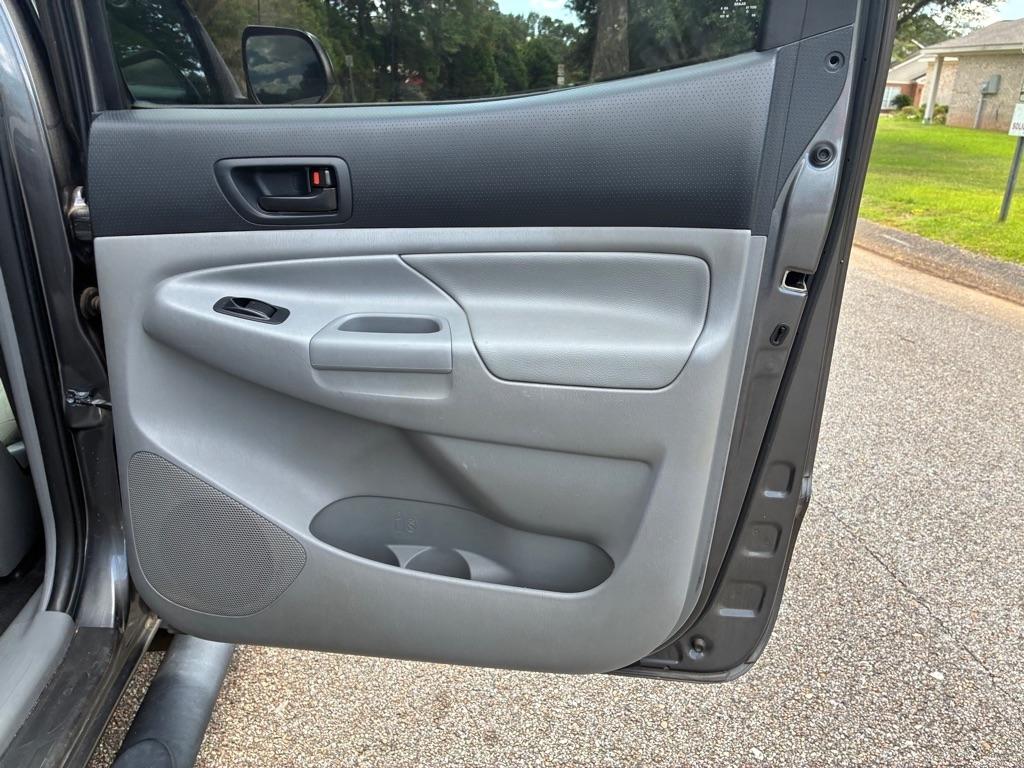 Toyota Tacoma 4WD Double Cab V6 MT (Natl) 2013