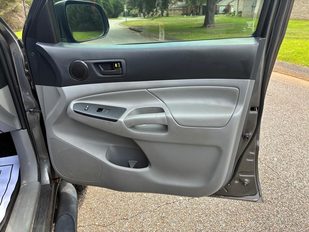 Toyota Tacoma 4WD Double Cab V6 MT (Natl) 2013