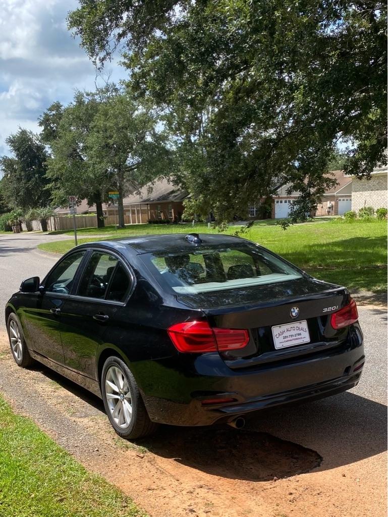 BMW 3 Series 4dr Sdn 320i RWD 2016