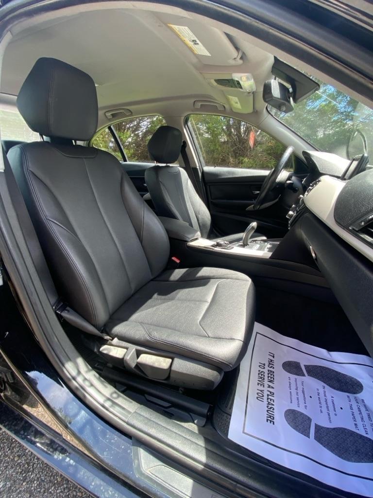 BMW 3 Series 4dr Sdn 320i RWD 2016