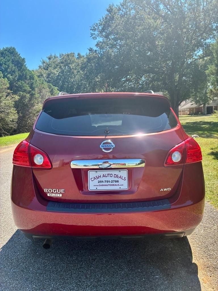 Nissan Rogue Select photo 3