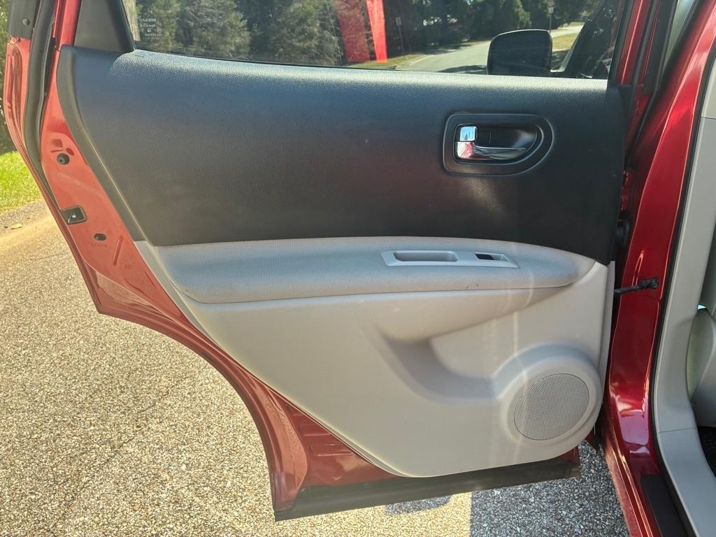 Nissan Rogue Select photo 10