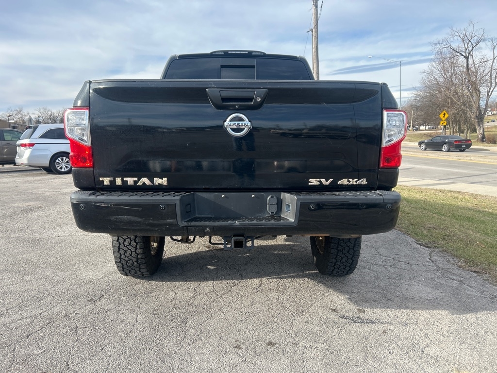 Nissan Titan SV Crew Cab 4WD 2017