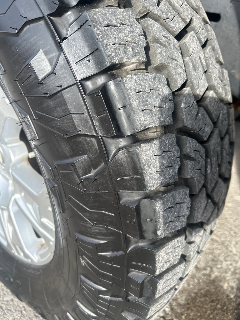 Nissan Titan SV Crew Cab 4WD 2017