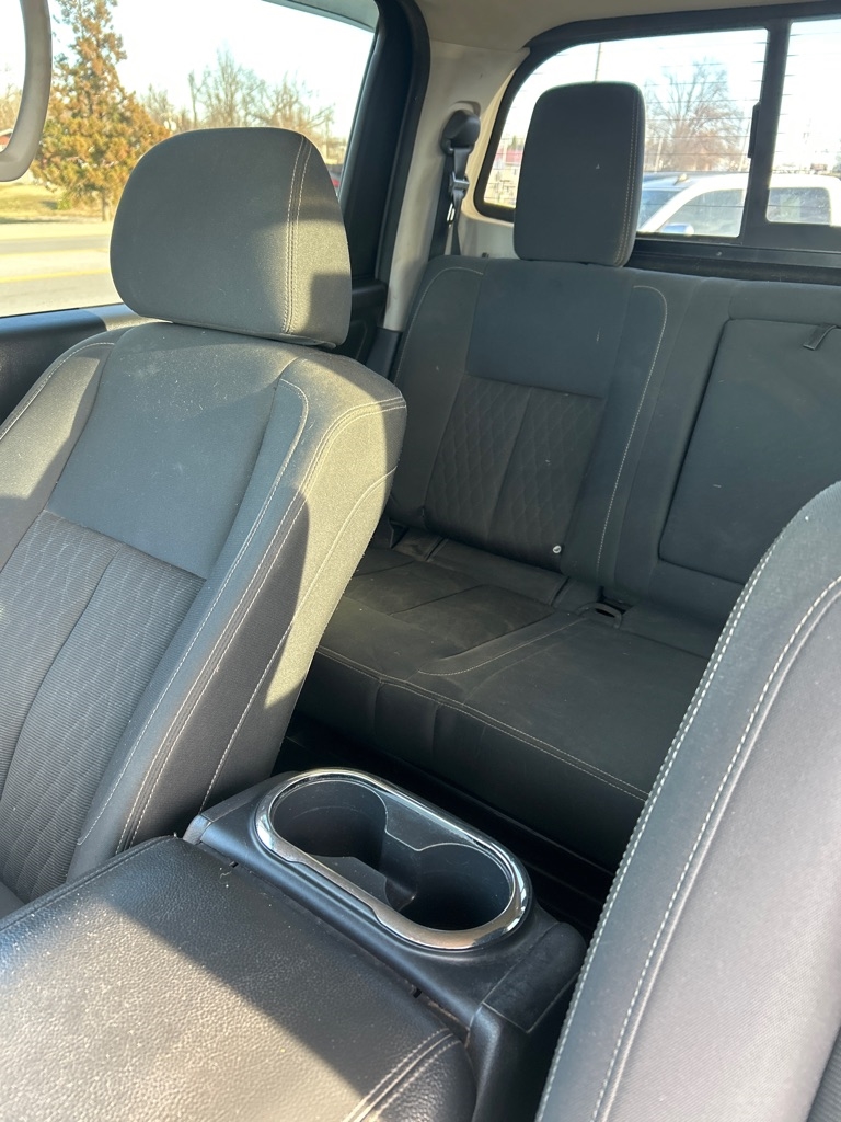 Nissan Titan SV Crew Cab 4WD 2017