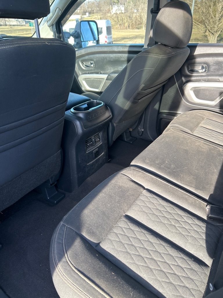 Nissan Titan SV Crew Cab 4WD 2017