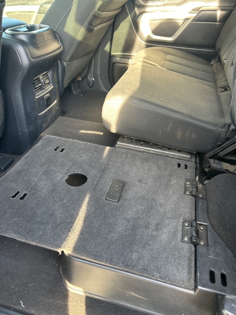 Nissan Titan SV Crew Cab 4WD 2017