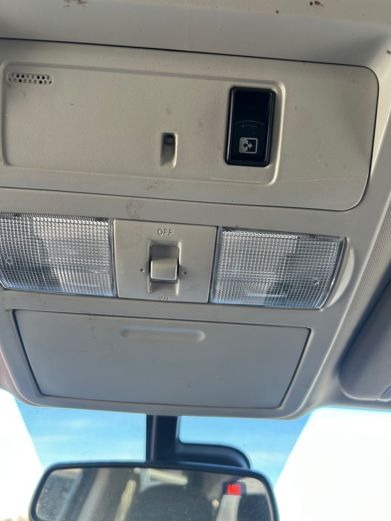 Nissan Titan SV Crew Cab 4WD 2017