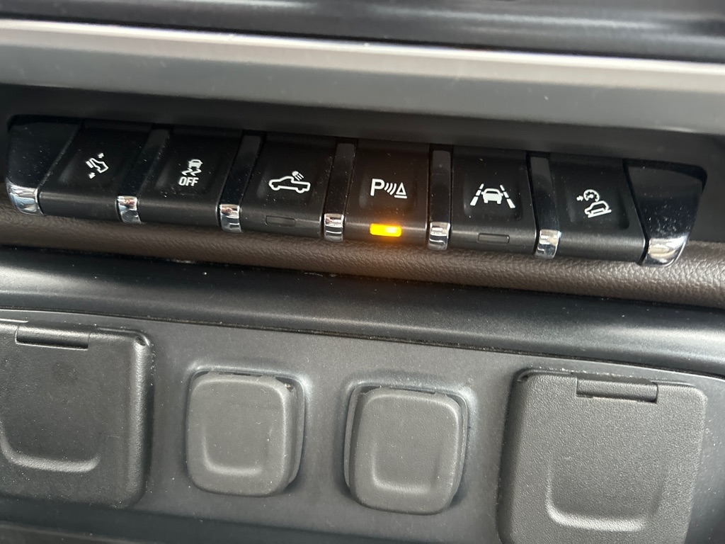 GMC Sierra 1500 SLT Crew Cab Short Box 4WD 2018