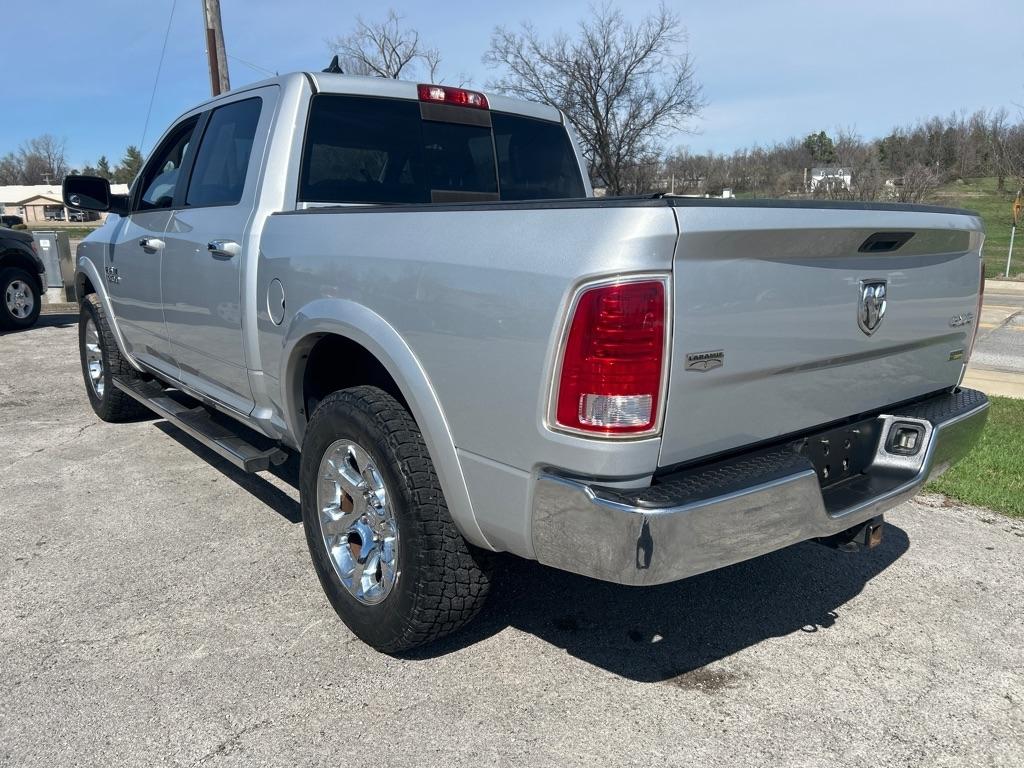 RAM 1500 Laramie Crew Cab SWB 4WD 2016
