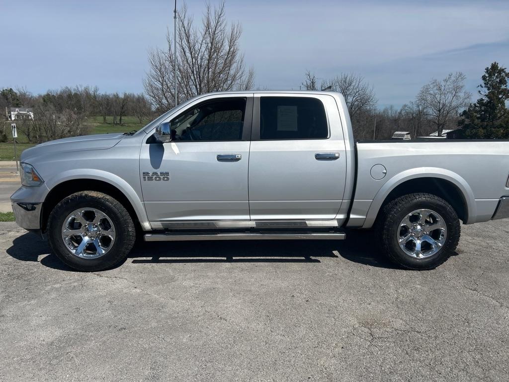 RAM 1500 Laramie Crew Cab SWB 4WD 2016