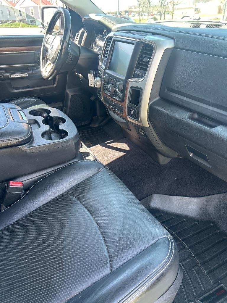 RAM 1500 Laramie Crew Cab SWB 4WD 2016