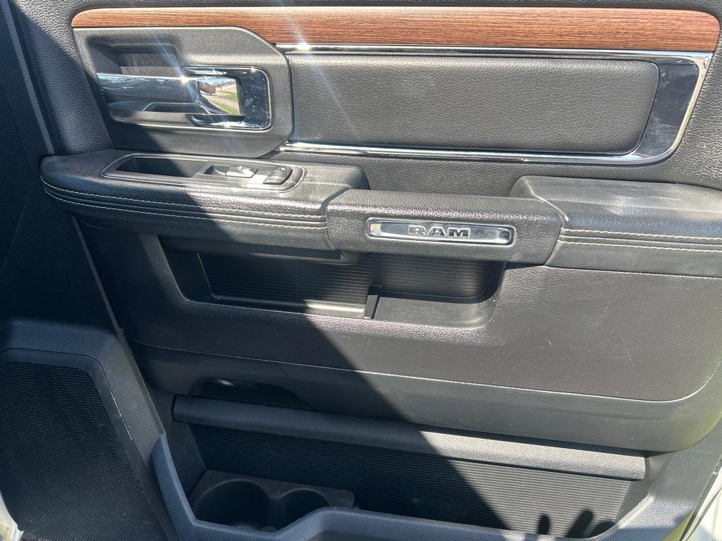 RAM 1500 Laramie Crew Cab SWB 4WD 2016