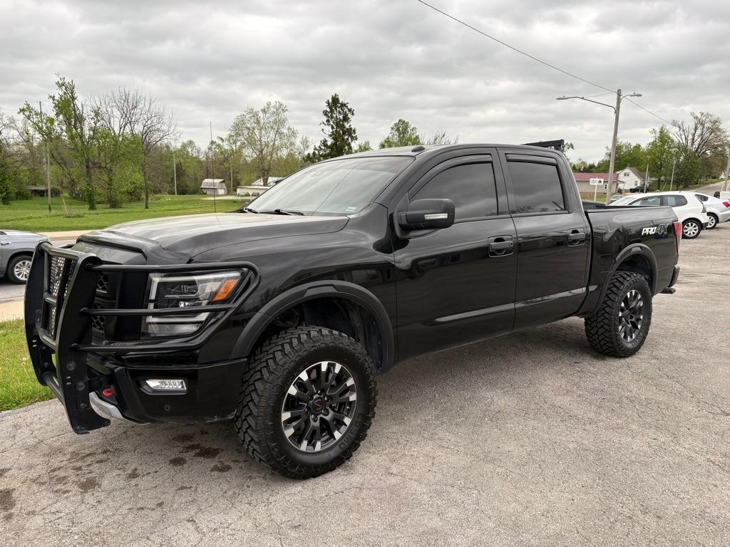 Nissan Titan PRO-4X Crew Cab 4WD 2020
