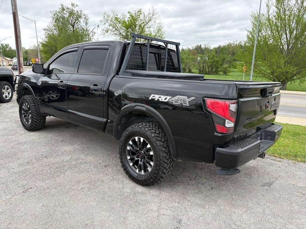 Nissan Titan PRO-4X Crew Cab 4WD 2020