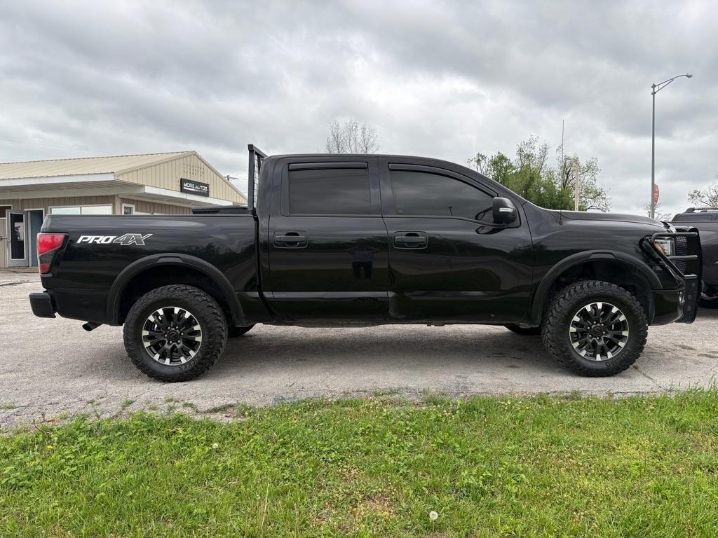 Nissan Titan PRO-4X Crew Cab 4WD 2020
