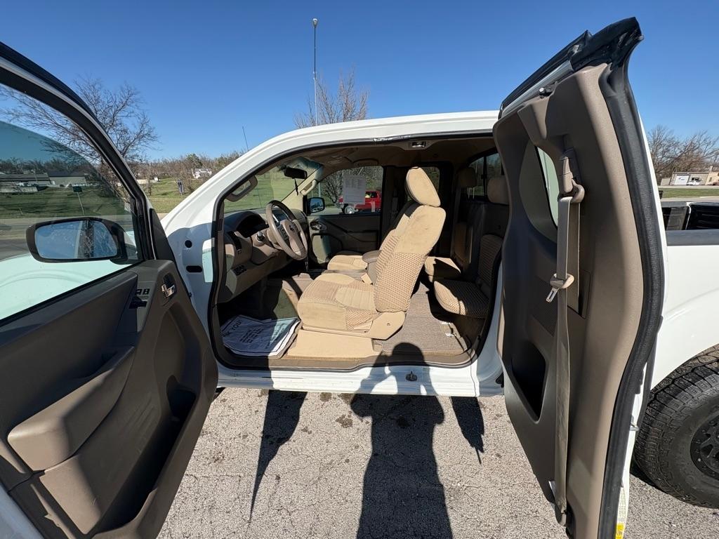 Nissan Frontier SV King Cab 5AT 4WD 2017