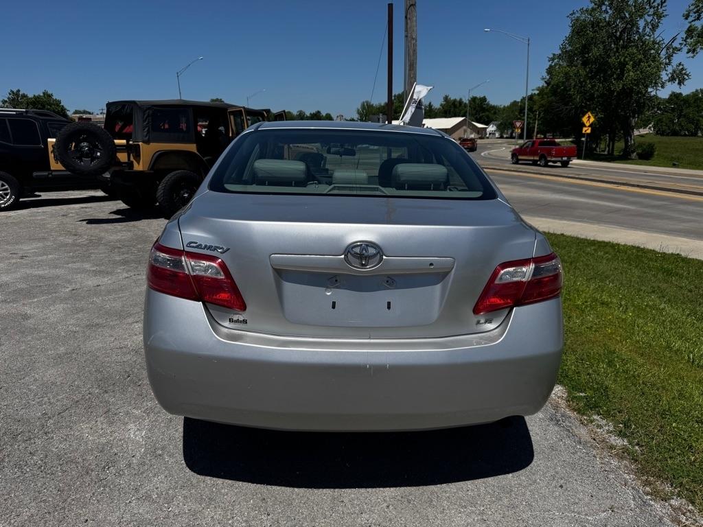 Toyota Camry SE 5-Spd AT 2009