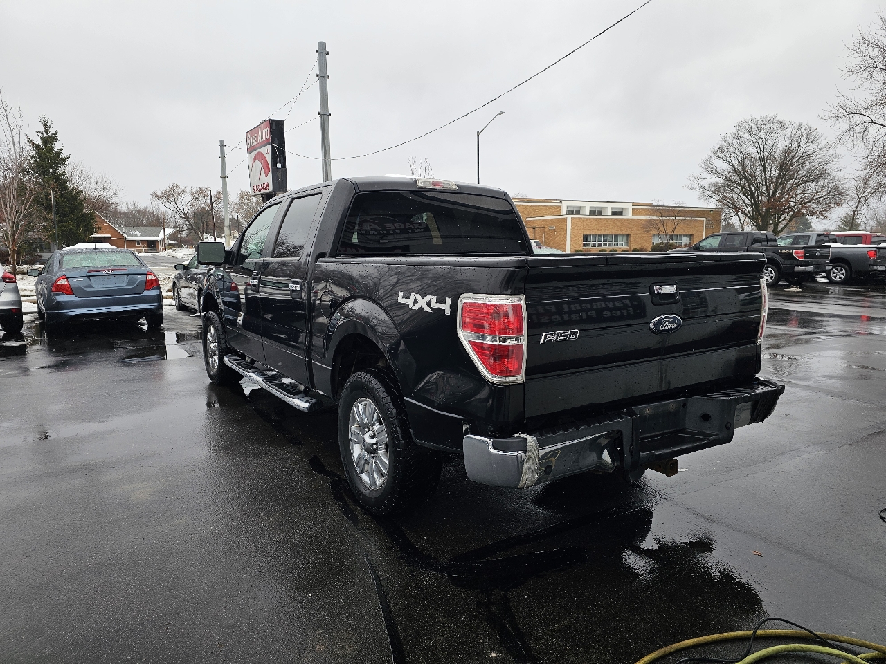 Ford F-150 XL SuperCrew 5.5-ft. Bed 4WD 2010