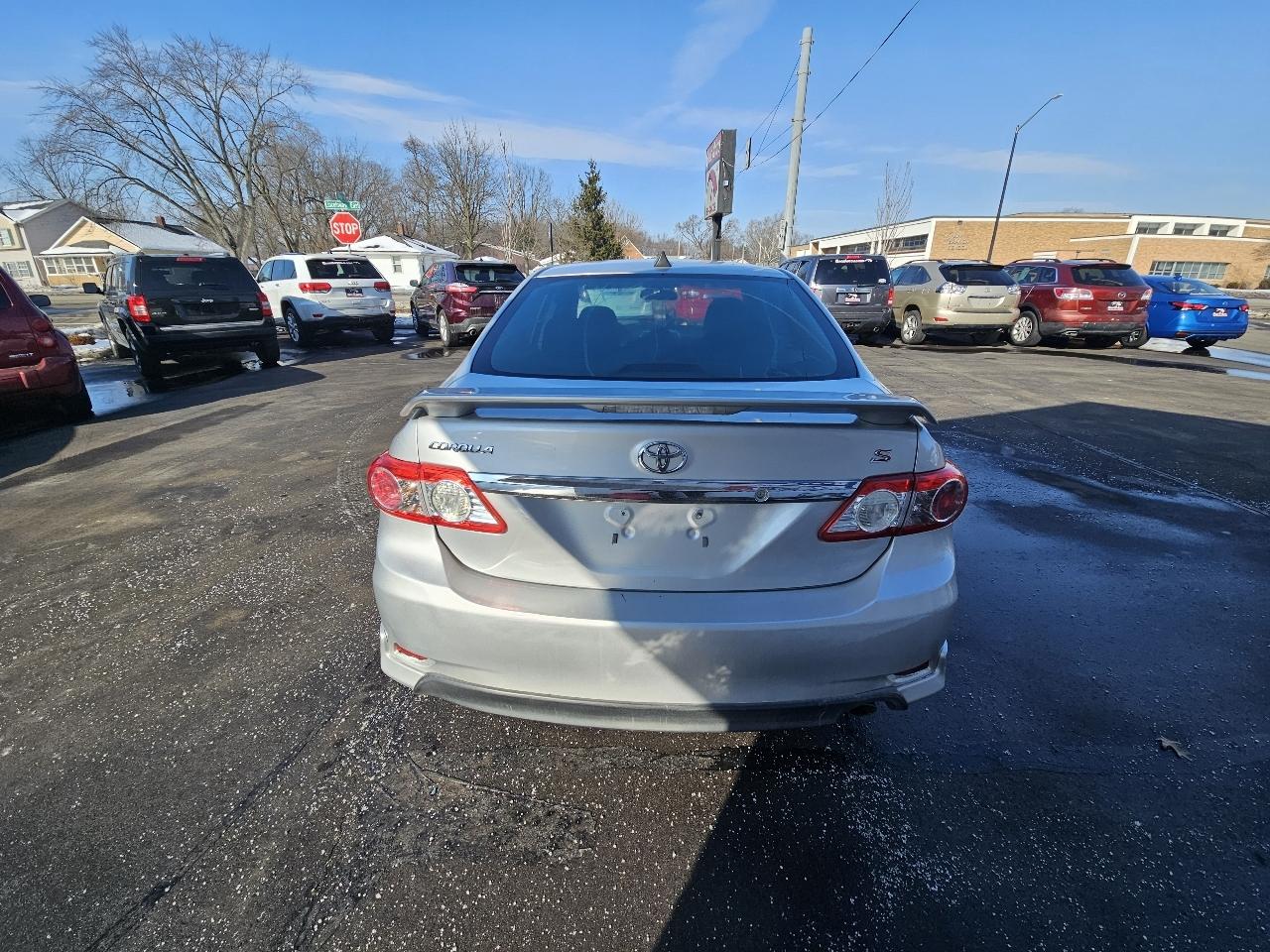 Toyota Corolla S 5-Speed MT 2013