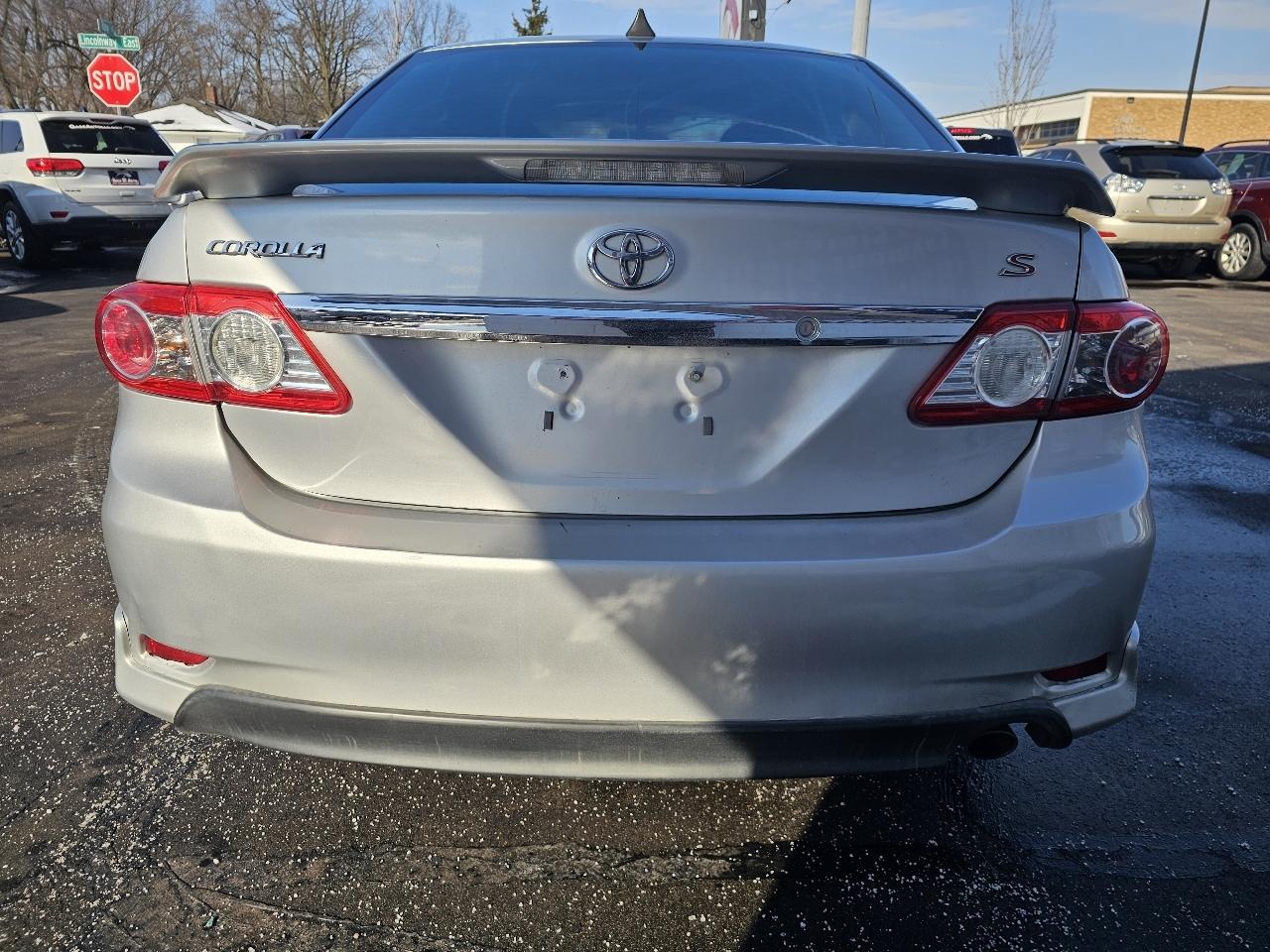 Toyota Corolla S 5-Speed MT 2013