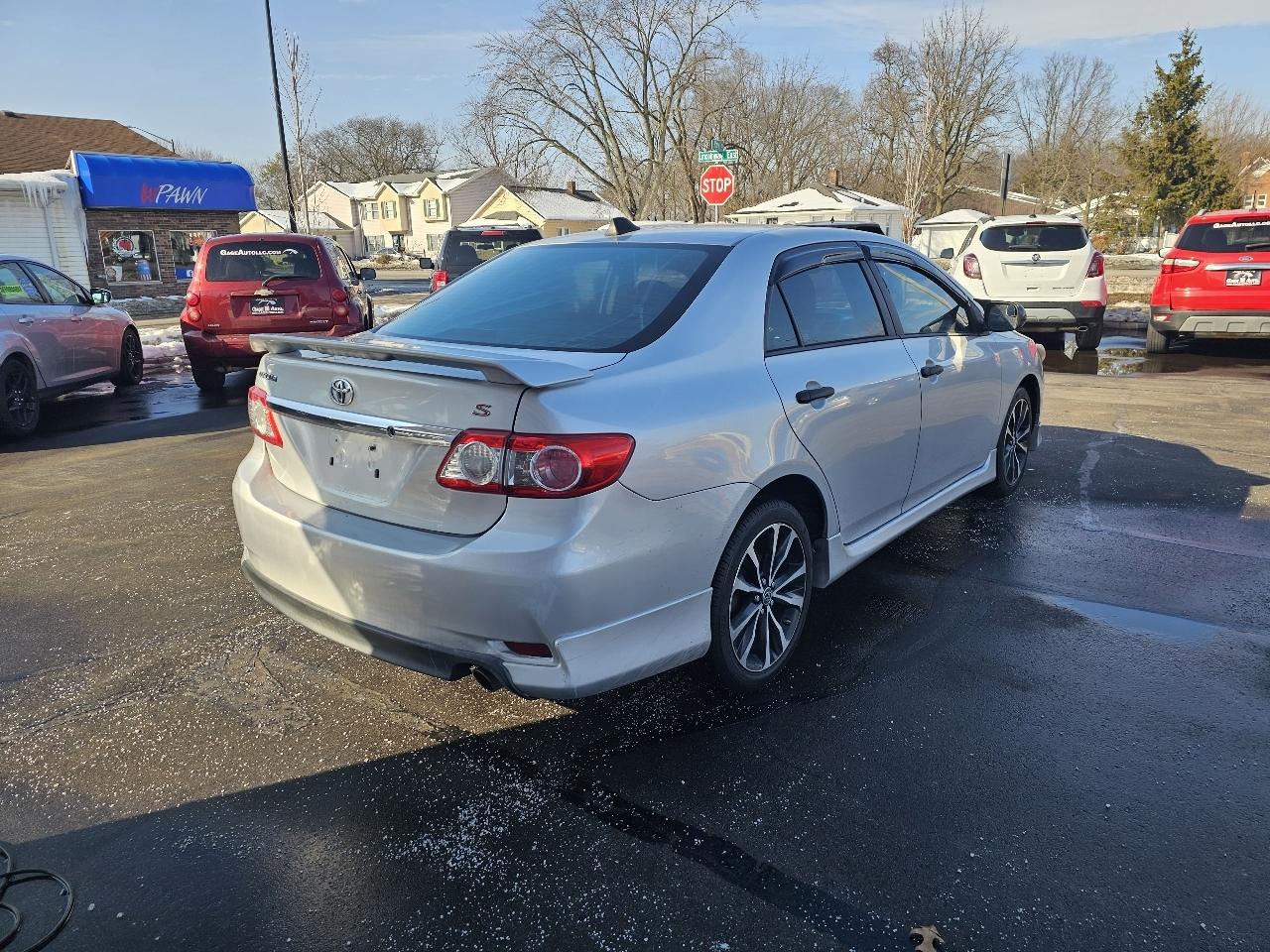 Toyota Corolla S 5-Speed MT 2013