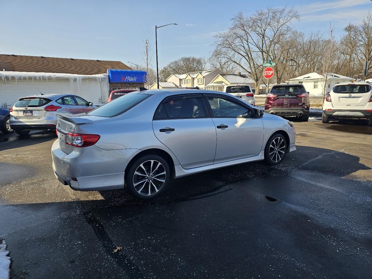 Toyota Corolla S 5-Speed MT 2013