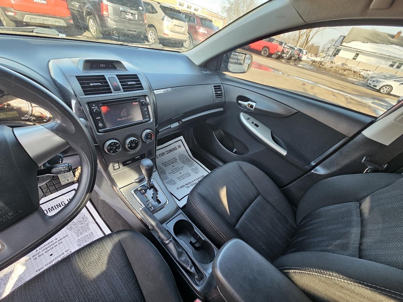 Toyota Corolla S 5-Speed MT 2013