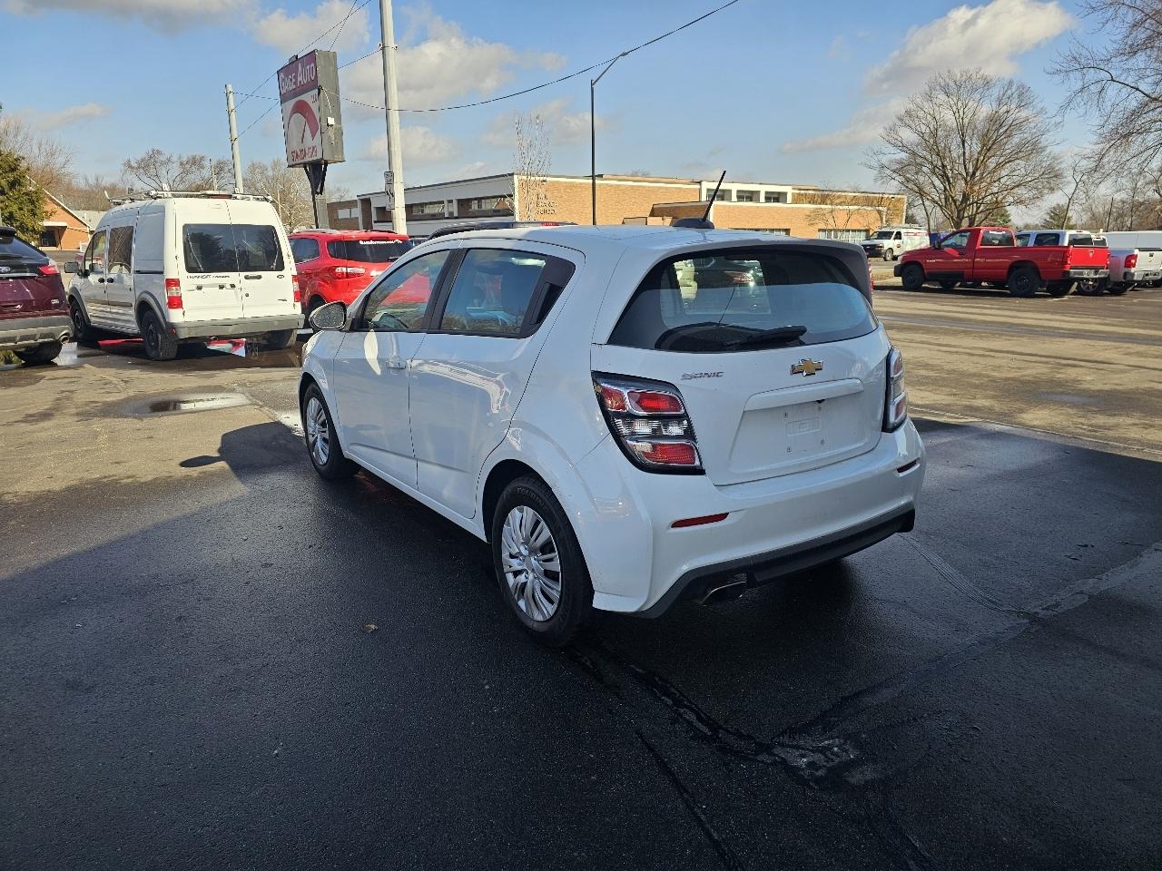 Chevrolet Sonic FL Auto Hatchback 2017