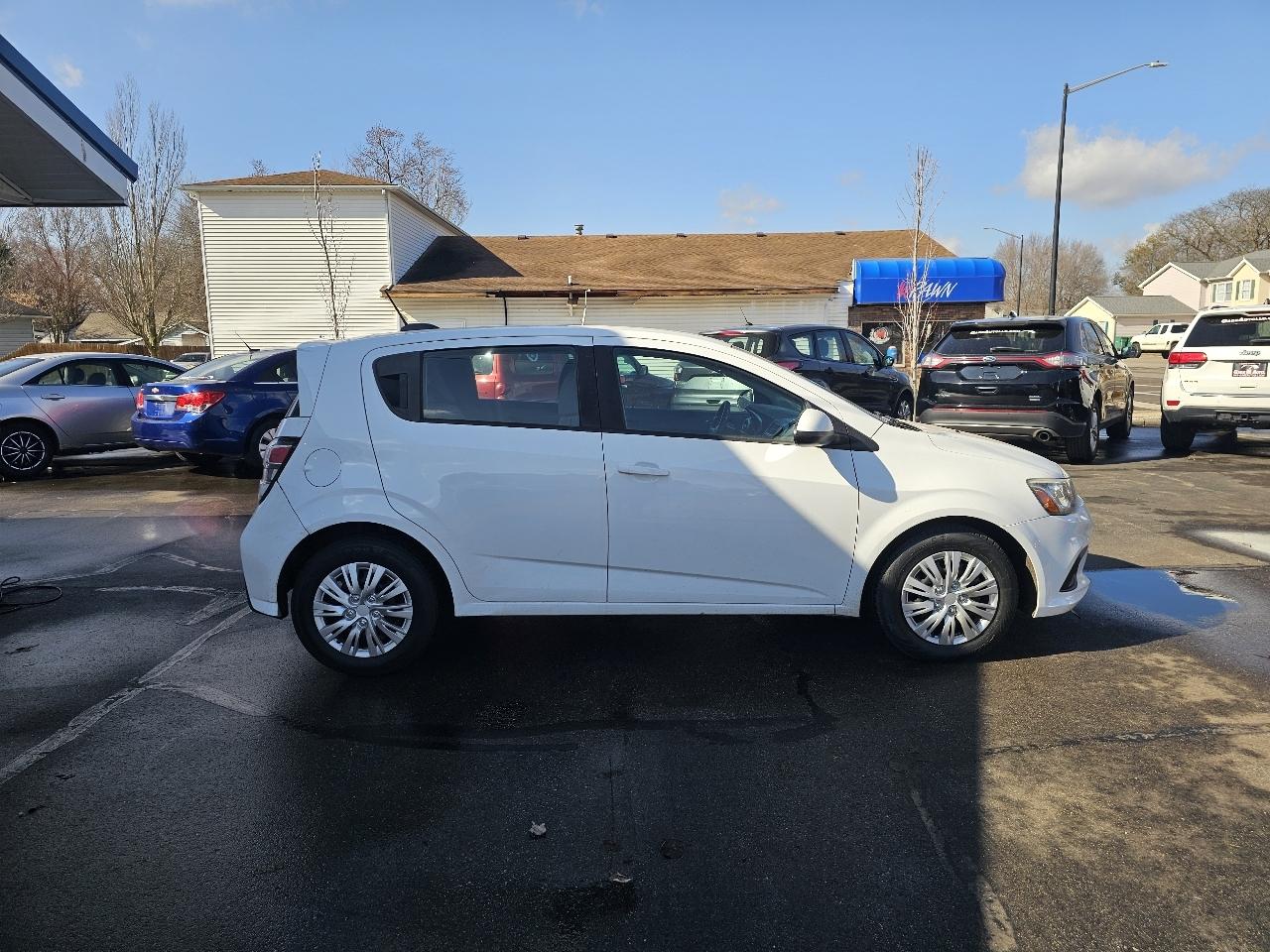 Chevrolet Sonic FL Auto Hatchback 2017