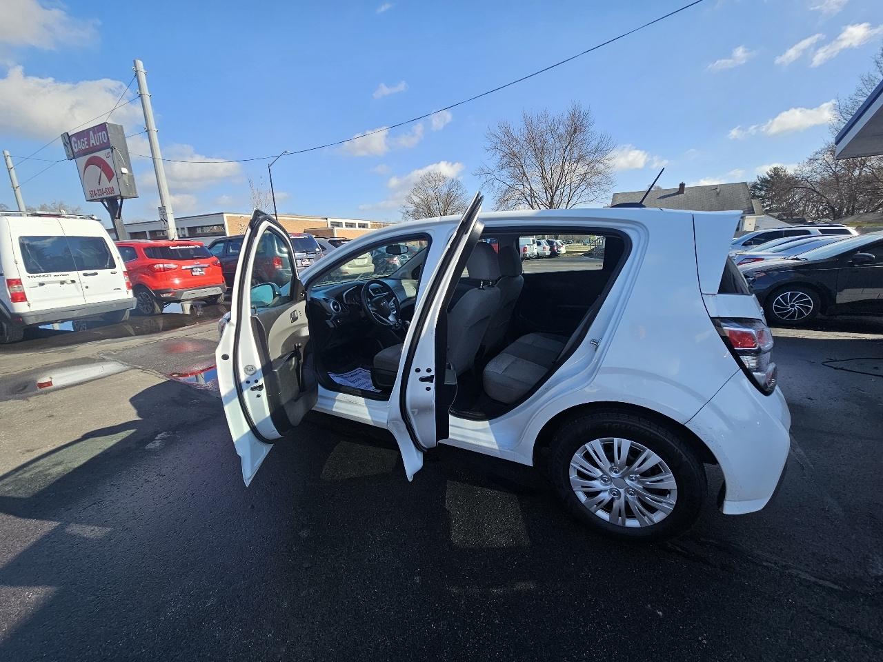 Chevrolet Sonic FL Auto Hatchback 2017