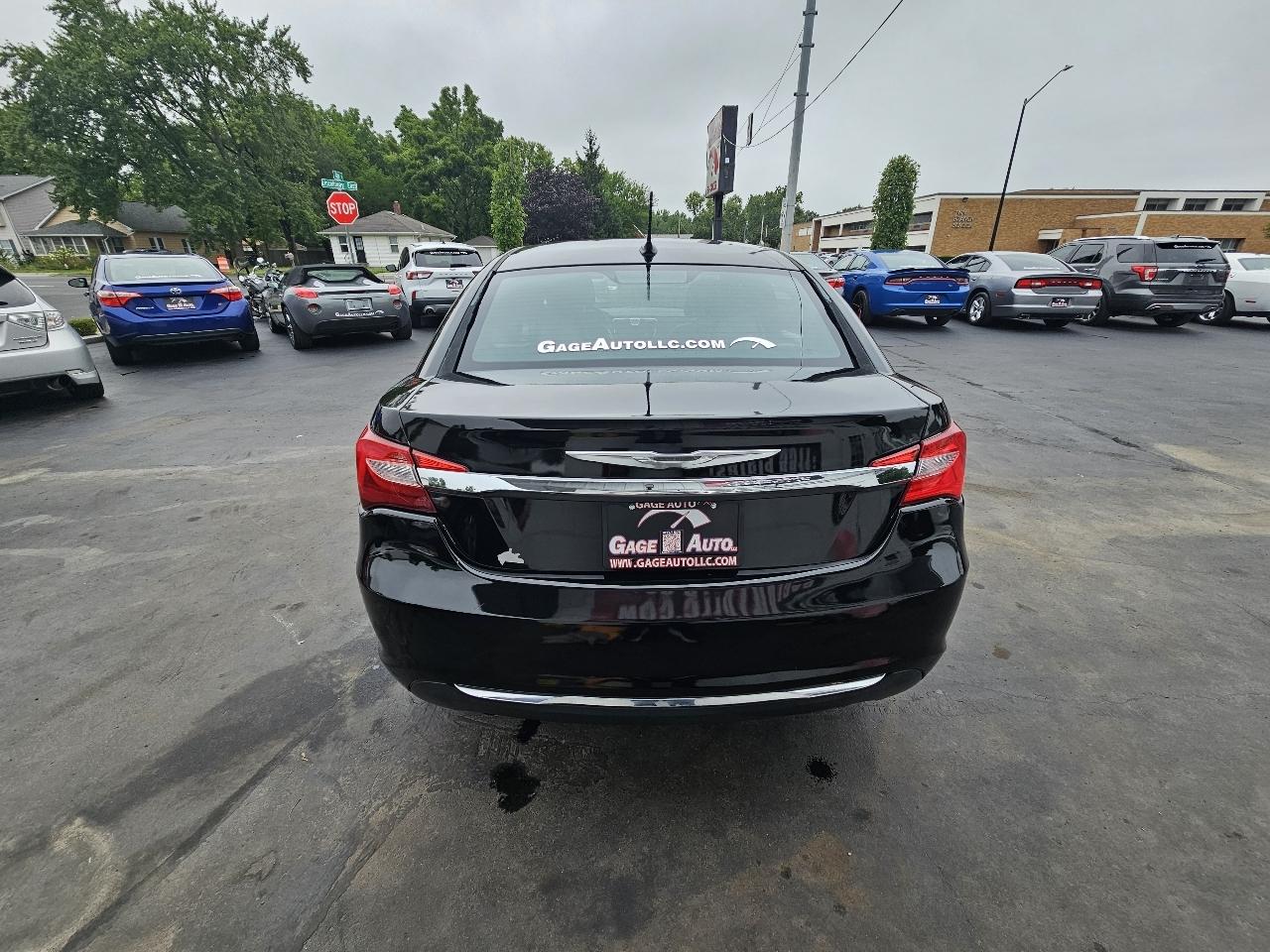 2014 Chrysler 200 Limited - Photo 9