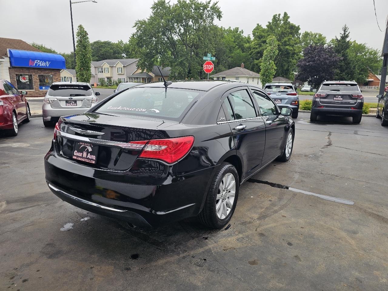 2014 Chrysler 200 Limited - Photo 11