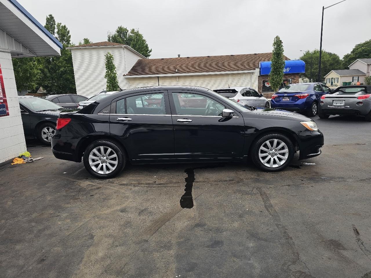 2014 Chrysler 200 Limited - Photo 13