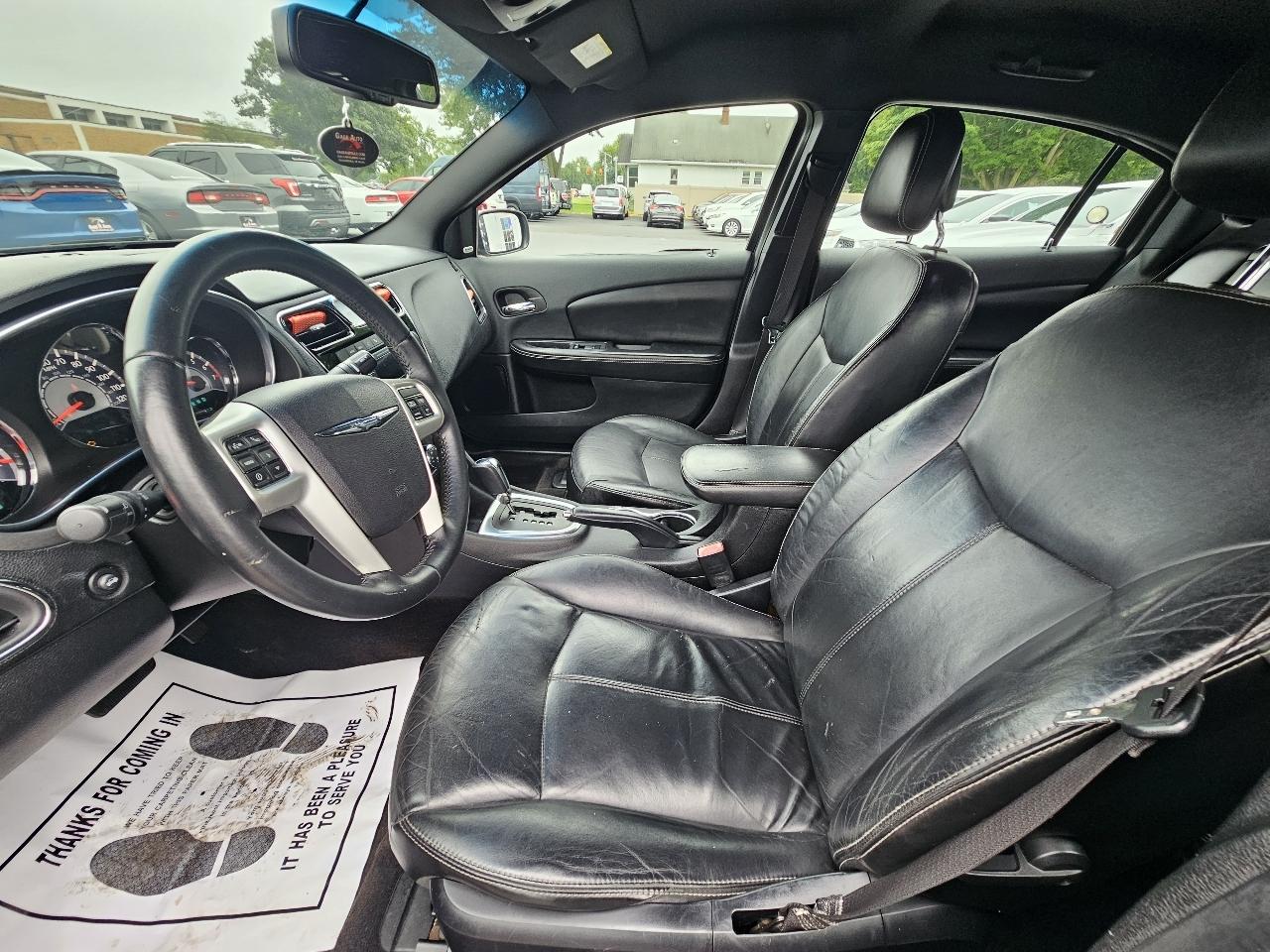 2014 Chrysler 200 Limited - Photo 19