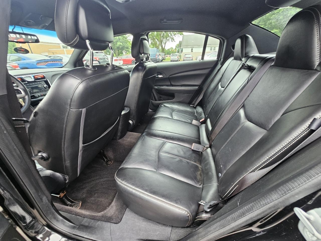 2014 Chrysler 200 Limited - Photo 22