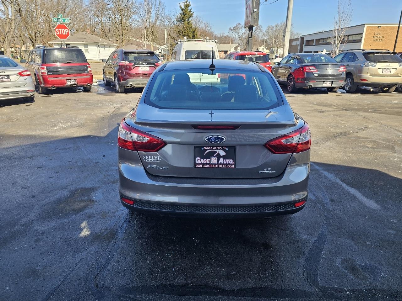 Ford Focus SE Sedan 2014