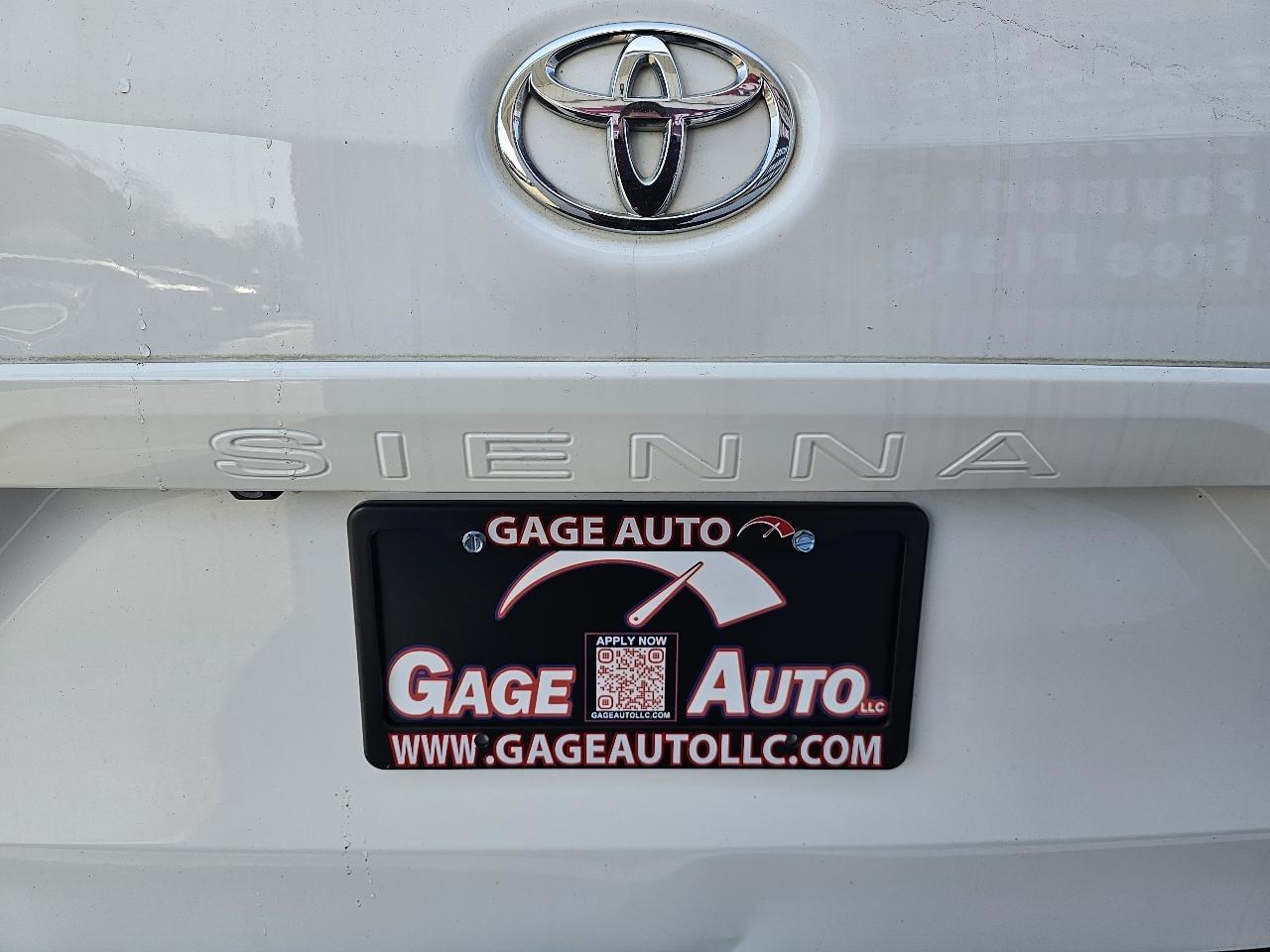 Toyota Sienna LE AWD 7-Passenger V6 2012