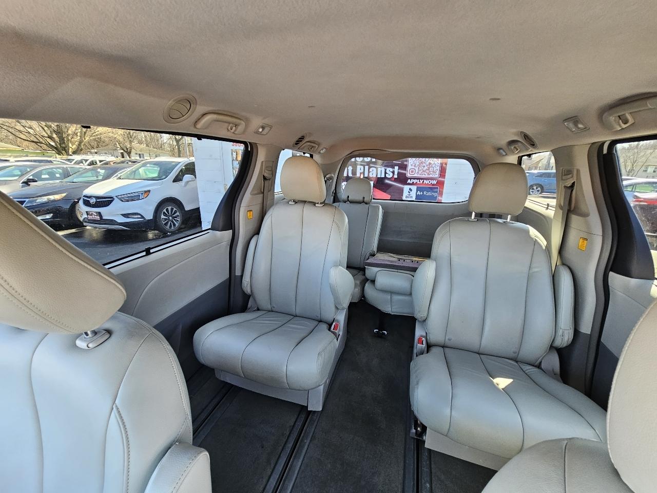 Toyota Sienna LE AWD 7-Passenger V6 2012