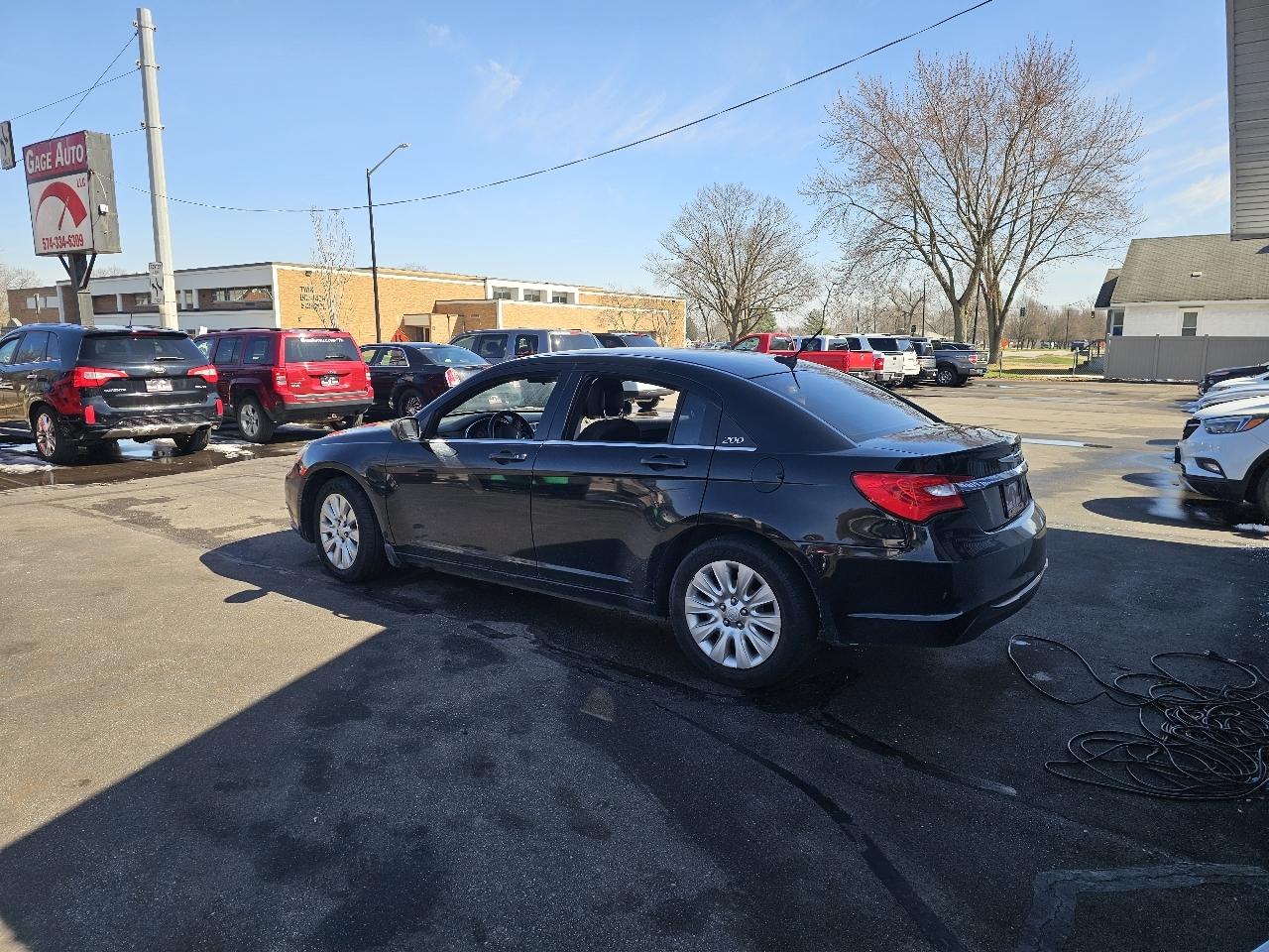 Chrysler 200 LX 2012