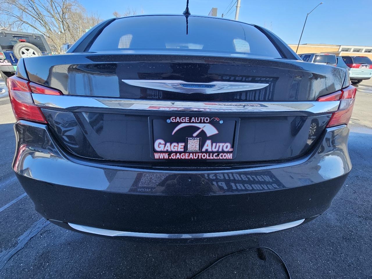 Chrysler 200 LX 2012