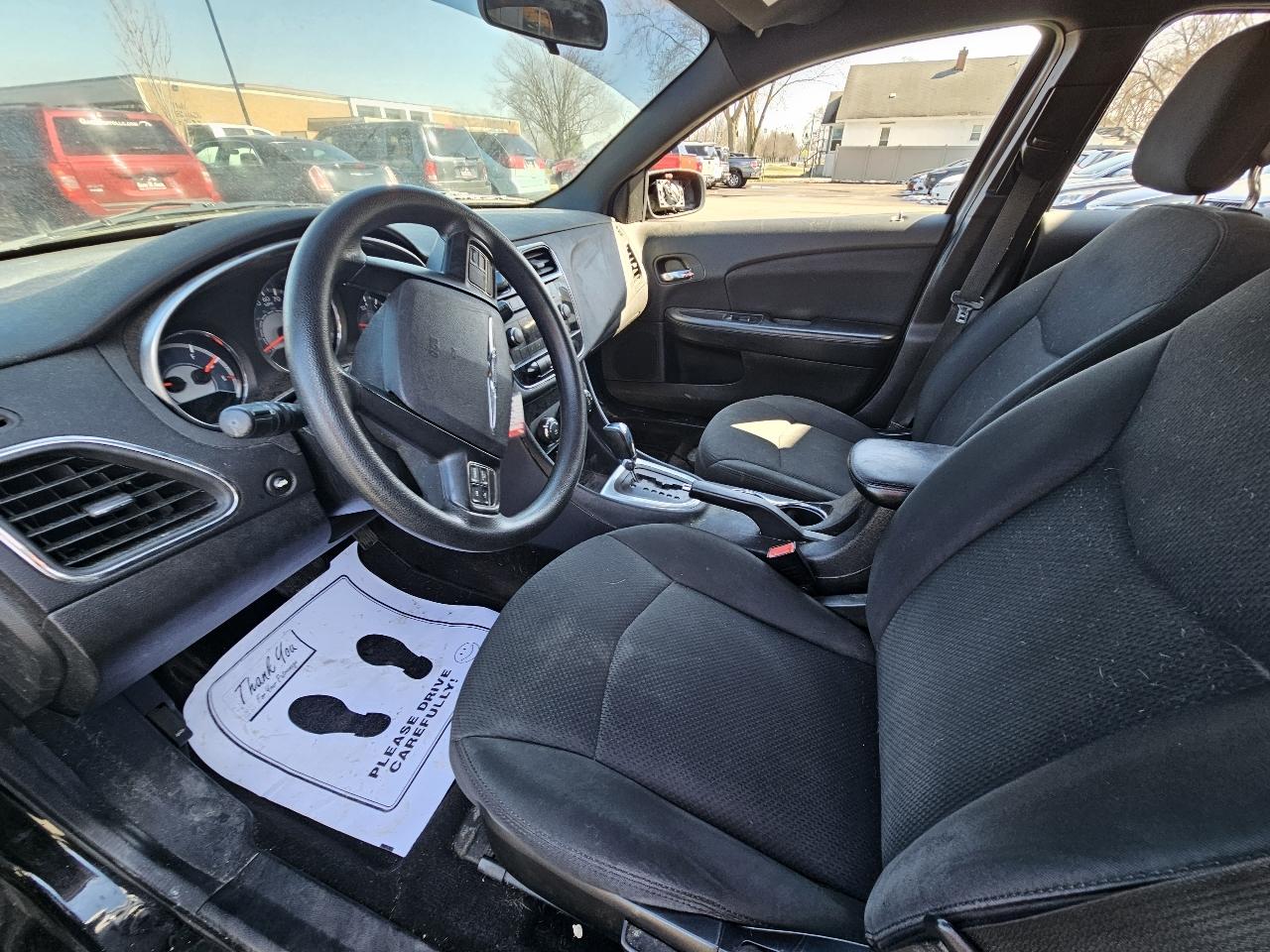 Chrysler 200 LX 2012