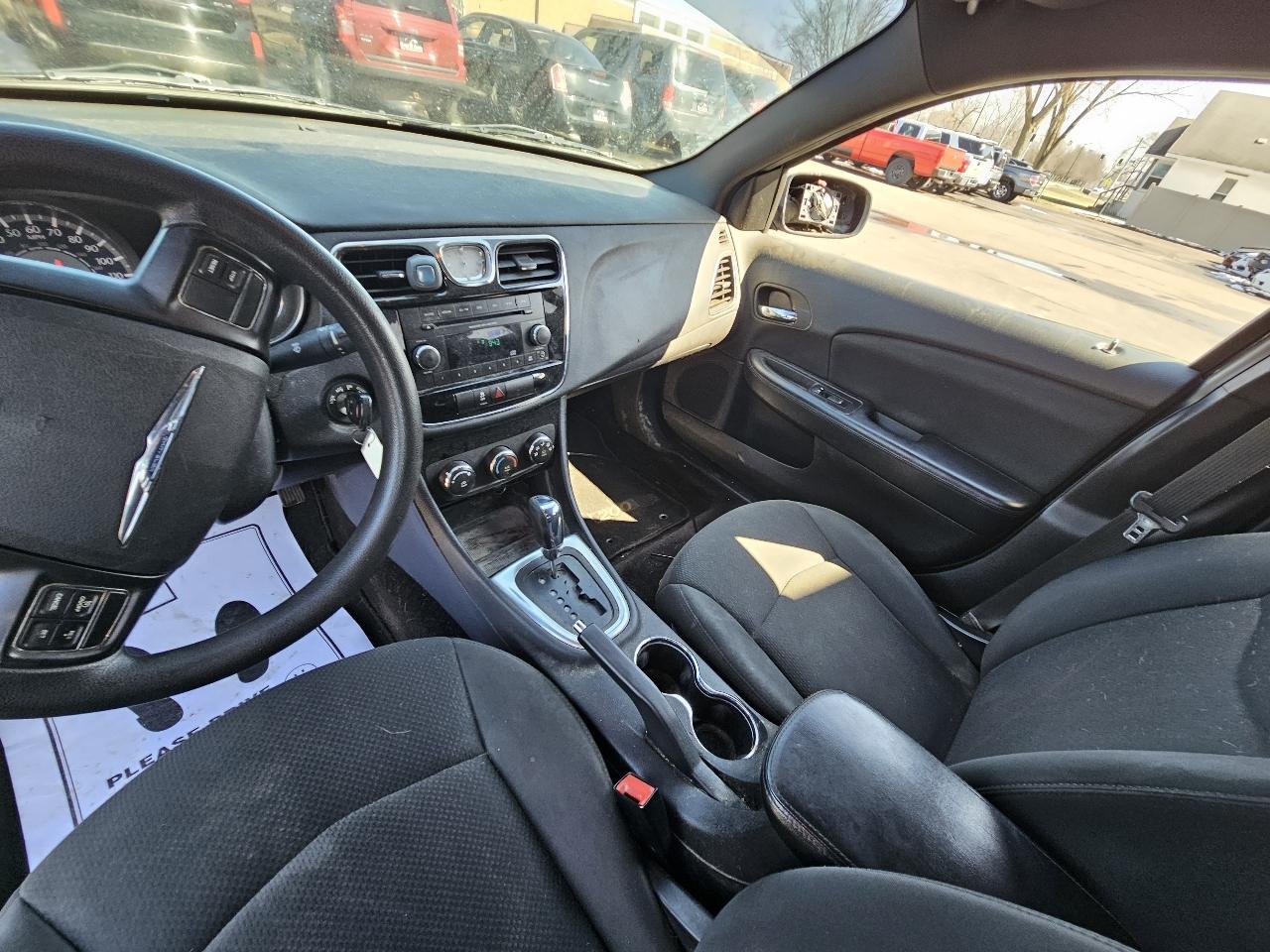 Chrysler 200 LX 2012