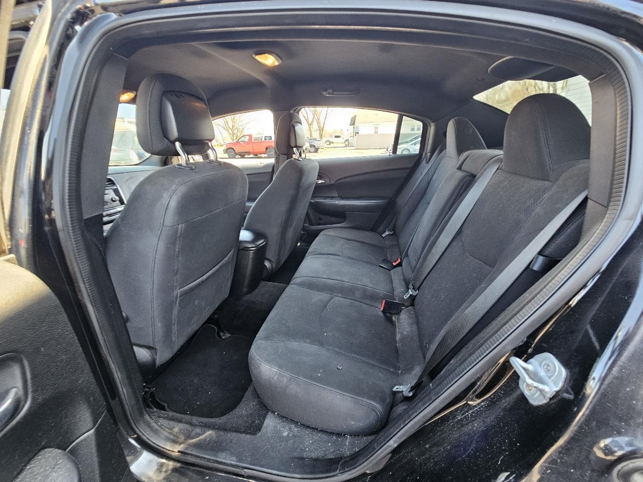 Chrysler 200 LX 2012