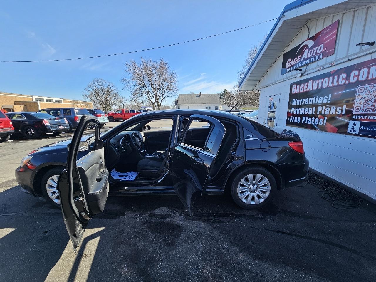 Chrysler 200 LX 2012