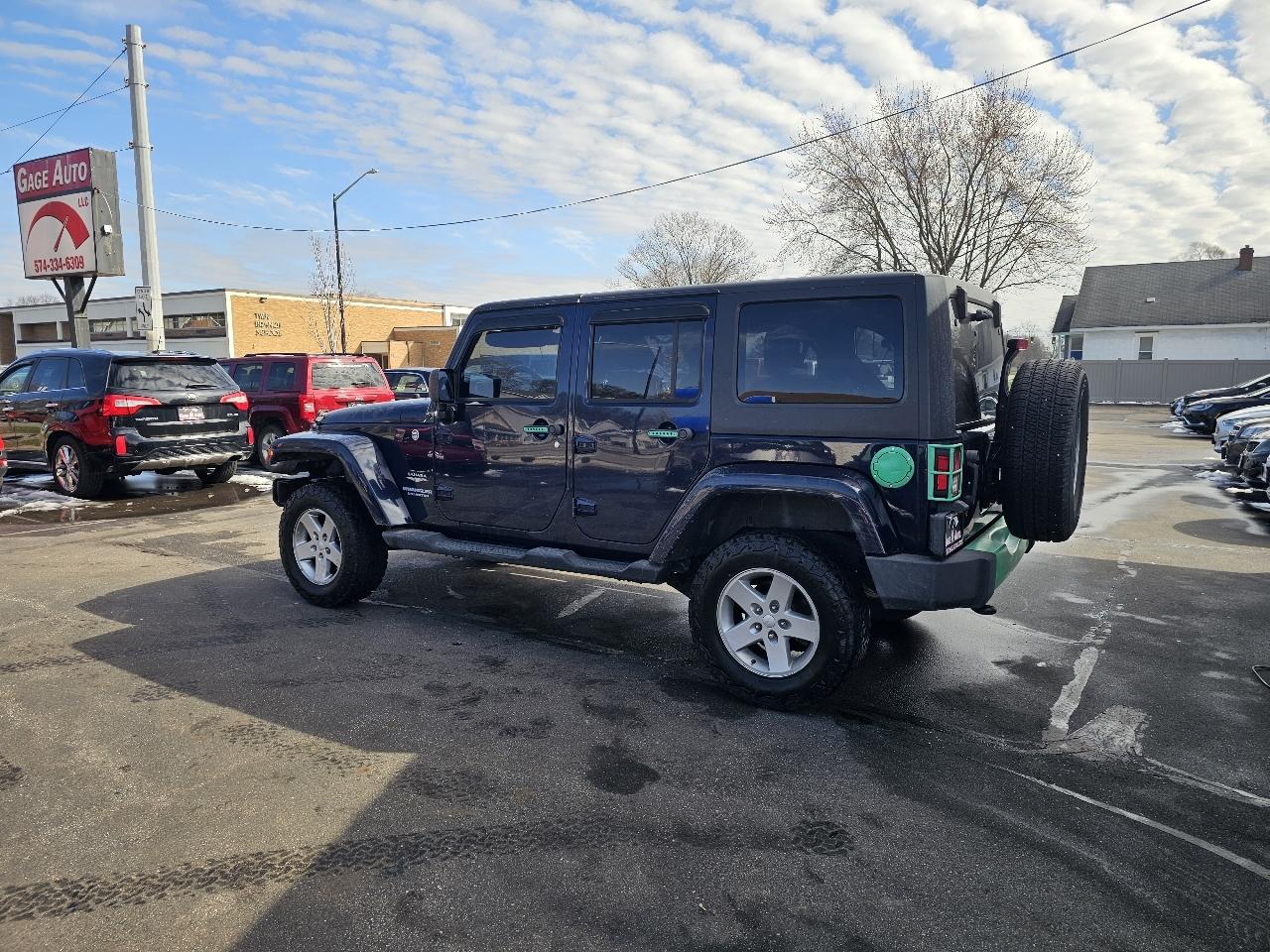 Jeep Wrangler Unlimited Sahara 4WD 2013